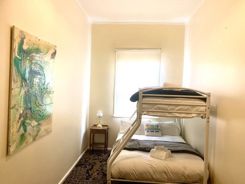 Victoria Albert Guest House Bar Cafe And Restaurant - Accommodation Melbourne 1