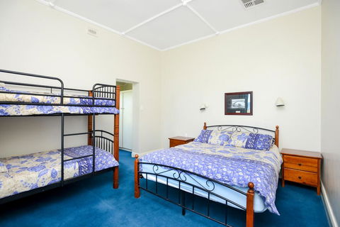 Victor Harbor Beachfront Bliss + WiFi - Accommodation Melbourne 2