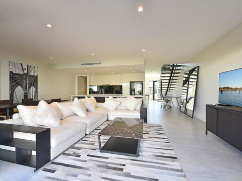 Villa Capri Waterside At Trinity Point - Accommodation Melbourne 1