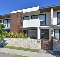 Villa Catania Waterside at Trinity Point - Accommodation Melbourne