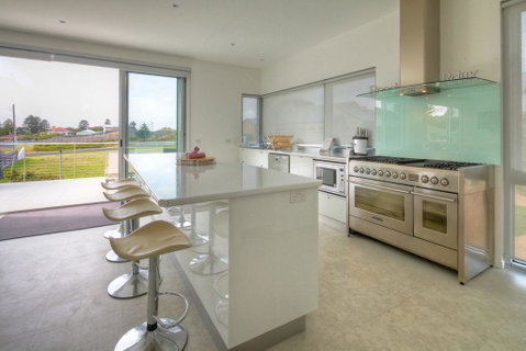 Villa Moyne - Located In A Quiet Cul De Sac And Designed For Beach Families - Accommodation Melbourne 1
