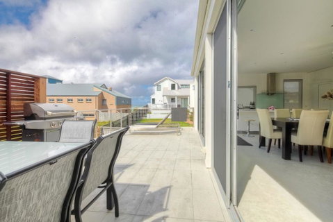 Villa Moyne - Located In A Quiet Cul De Sac And Designed For Beach Families - Accommodation Melbourne 2