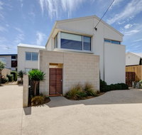 Villa Moyne - located in a quiet cul de sac and designed for beach families - Accommodation Melbourne