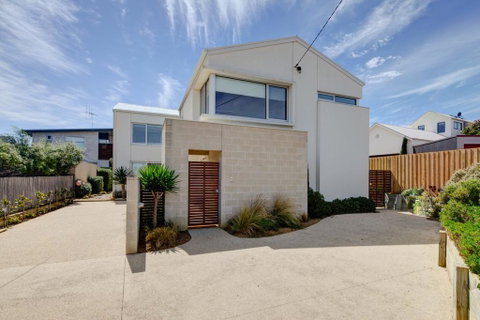 Villa Moyne - Located In A Quiet Cul De Sac And Designed For Beach Families - Accommodation Melbourne 0