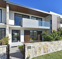 Villa Positano Waterside at Trinity Point - Accommodation Melbourne