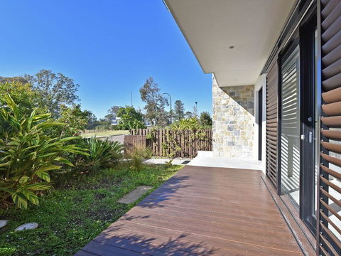 Villa Positano Waterside At Trinity Point - Accommodation Melbourne 2