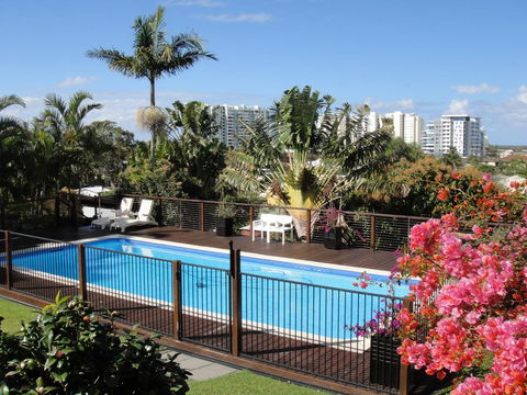 Villa With Views & Pool - Accommodation Melbourne 0