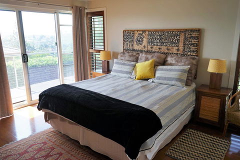 Villa With Views & Pool - Accommodation Melbourne 3