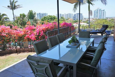 Villa With Views & Pool - Accommodation Melbourne 2