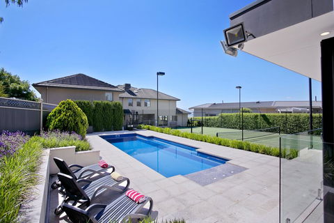 Vue De La Mer Luxury Family Retreat With Tennis Court, Pool, Spa, Water Views - Accommodation Melbourne 0