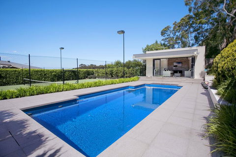 Vue De La Mer Luxury Family Retreat With Tennis Court, Pool, Spa, Water Views - Accommodation Melbourne 3