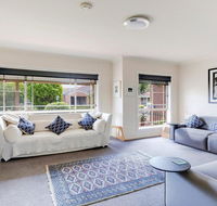 Walling-Clifton Gardens - backing onto golf course - Accommodation Melbourne