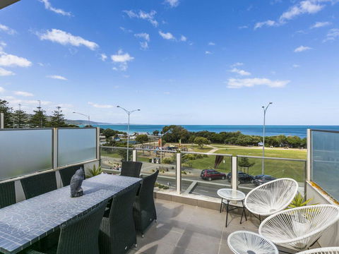 WATERFRONT THREE- In The Heart Of Lorne - Accommodation Melbourne 0