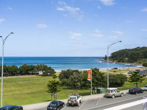 WATERFRONT THREE- In The Heart Of Lorne - Accommodation Melbourne 2