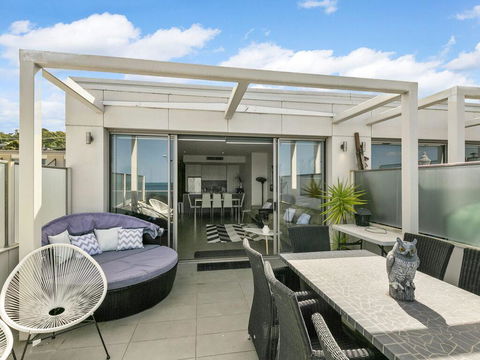 WATERFRONT THREE- In The Heart Of Lorne - Accommodation Melbourne 1