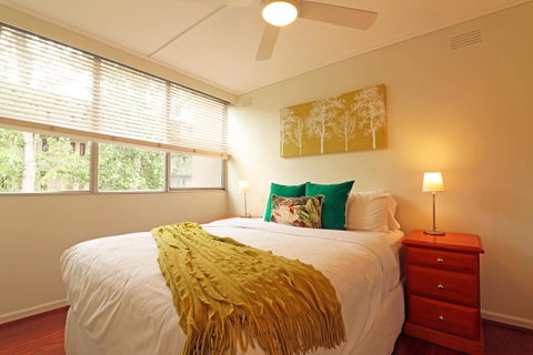 Colour Pop Fitzroy - 3 Bedroom Pet Friendly - Accommodation Melbourne 13