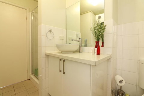 Colour Pop Fitzroy - 3 Bedroom Pet Friendly - Accommodation Melbourne 20