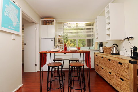 Colour Pop Fitzroy - 3 Bedroom Pet Friendly - Accommodation Melbourne 3