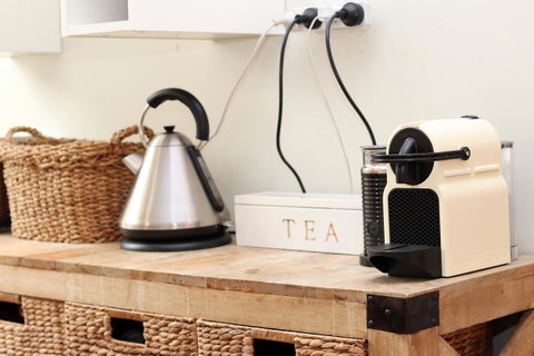 Colour Pop Fitzroy - 3 Bedroom Pet Friendly - Accommodation Melbourne 25