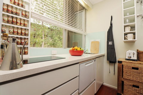 Colour Pop Fitzroy - 3 Bedroom Pet Friendly - Accommodation Melbourne 5