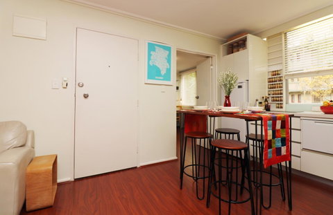 Colour Pop Fitzroy - 3 Bedroom Pet Friendly - Accommodation Melbourne 21