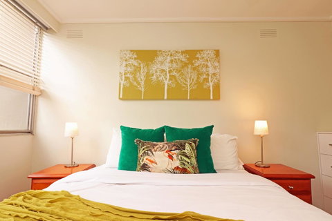 Colour Pop Fitzroy - 3 Bedroom Pet Friendly - Accommodation Melbourne 15