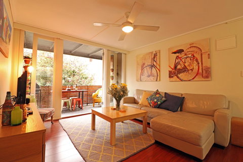 Colour Pop Fitzroy - 3 Bedroom Pet Friendly - Accommodation Melbourne 2