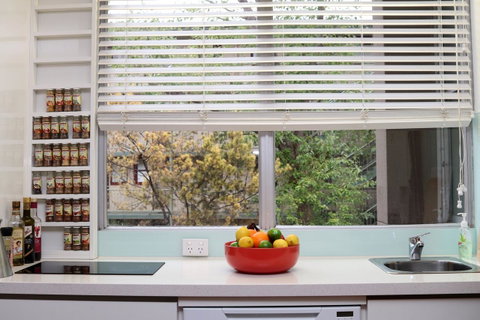 Colour Pop Fitzroy - 3 Bedroom Pet Friendly - Accommodation Melbourne 24