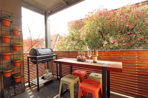 Colour Pop Fitzroy - 3 Bedroom Pet Friendly - Accommodation Melbourne 7
