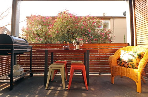 Colour Pop Fitzroy - 3 Bedroom Pet Friendly - Accommodation Melbourne 8