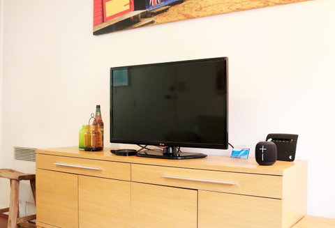 Colour Pop Fitzroy - 3 Bedroom Pet Friendly - Accommodation Melbourne 26