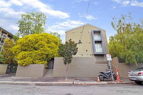 Colour Pop Fitzroy - 3 Bedroom Pet Friendly - Accommodation Melbourne 28