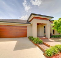 Newington Lakehouse - Accommodation Melbourne