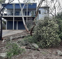 Elevated Holiday House Overlooks Tranquil Wetlands - Accommodation Melbourne