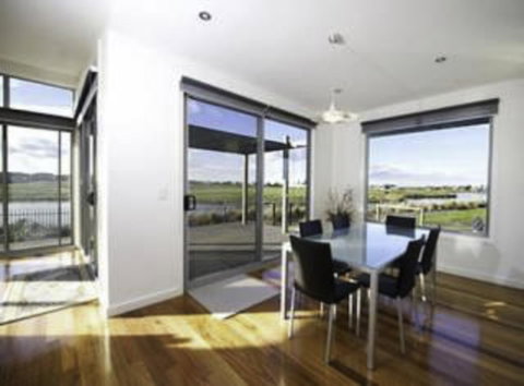 19 Glen Eagles Close - Accommodation Melbourne 1