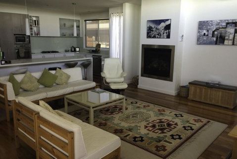 19 Glen Eagles Close - Accommodation Melbourne 2