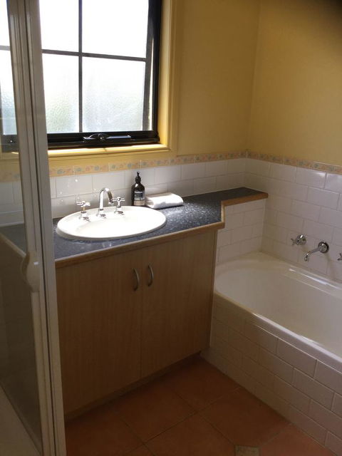 At The Beach Apartments - Accommodation Melbourne 9