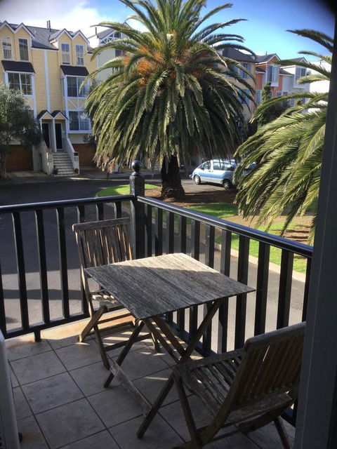 At The Beach Apartments - Accommodation Melbourne 10