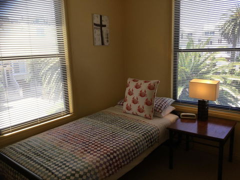 At The Beach Apartments - Accommodation Melbourne 4