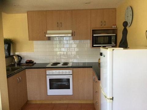At The Beach Apartments - Accommodation Melbourne 8