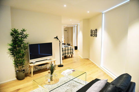 Superb Habour View/ Stylish Apartment / Landmark Building/ Free Tram - Accommodation Melbourne 9