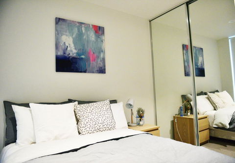 Superb Habour View/ Stylish Apartment / Landmark Building/ Free Tram - Accommodation Melbourne 4