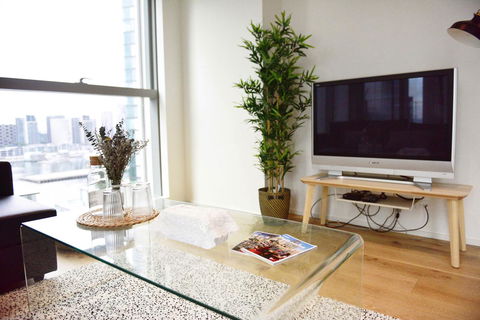 Superb Habour View/ Stylish Apartment / Landmark Building/ Free Tram - Accommodation Melbourne 11