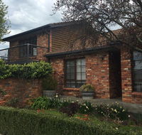 Bricks and Roses - Accommodation Melbourne