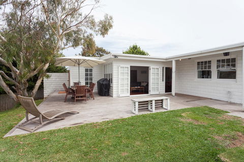 Sorrento Beach House - Perfect Spot And NEW Pool - Accommodation Melbourne 12