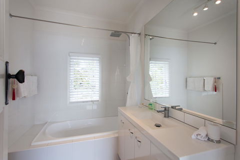 Sorrento Beach House - Perfect Spot And NEW Pool - Accommodation Melbourne 5