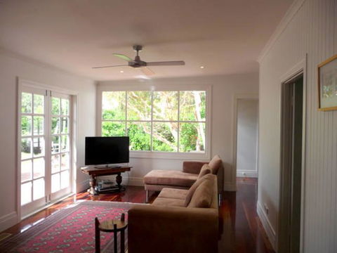 Sorrento Beach House - Perfect Spot And NEW Pool - Accommodation Melbourne 3