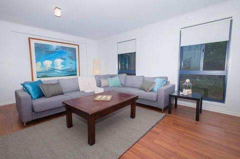 Demure Charm - Accommodation Melbourne 3