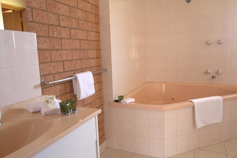 Blue Whale Motor Inn & Apartments - Accommodation Melbourne 19