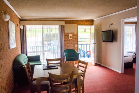 Blue Whale Motor Inn & Apartments - Accommodation Melbourne 2